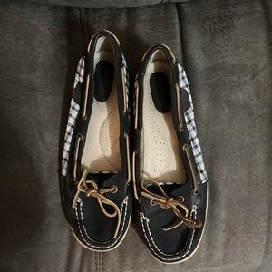 Women’s Sperrys 8.5